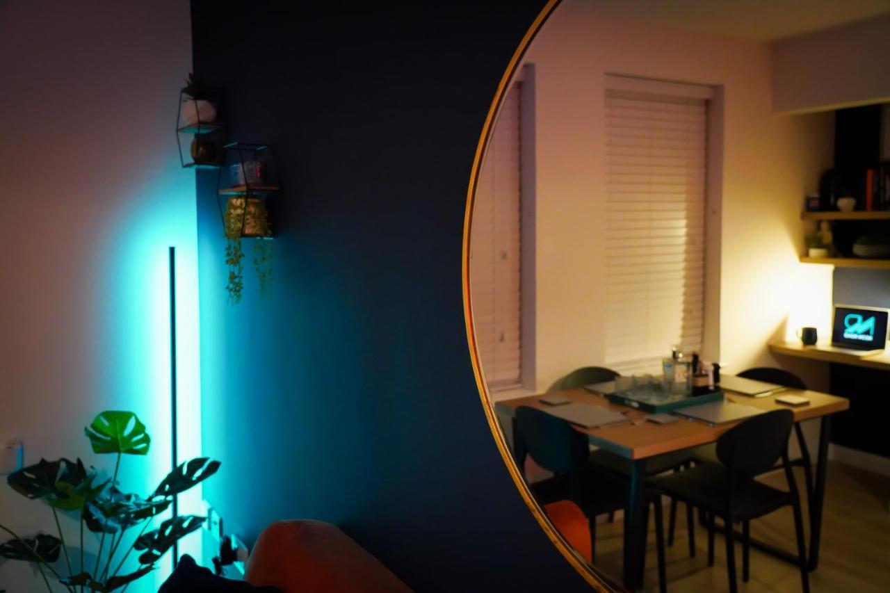 Neon Road At Park House Peterborough City Centre Apartment Bagian luar foto